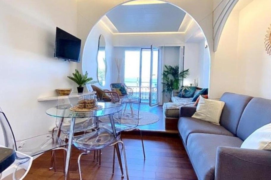 Flat by the sea in Nice