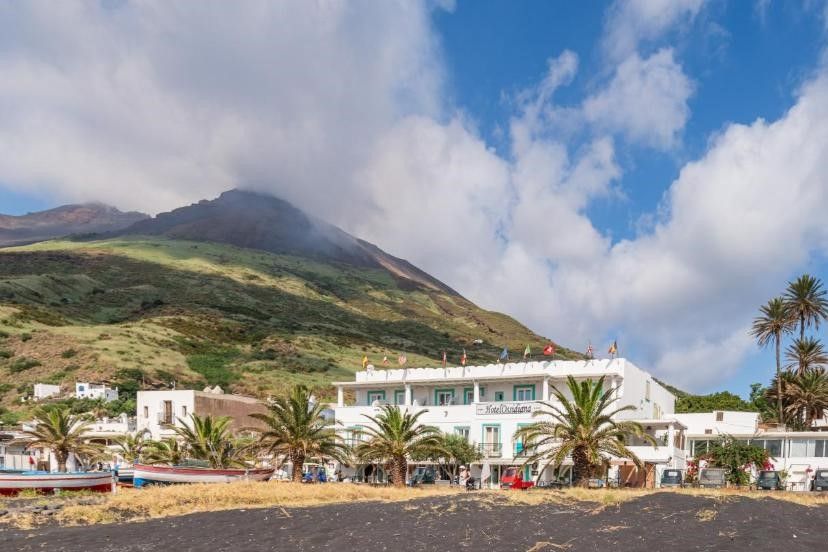 Hotel Ossidiana Stromboli Center 3*