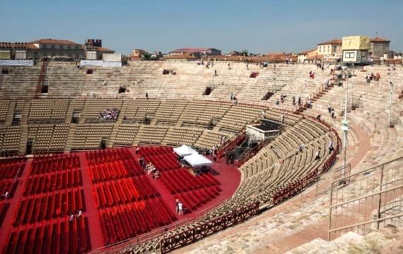 Plongez dans l'histoire et la magie des Arènes de Vérone