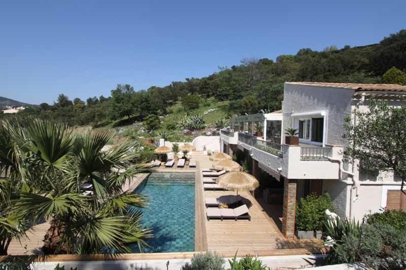 Villa Tricoli B&B avec Piscine