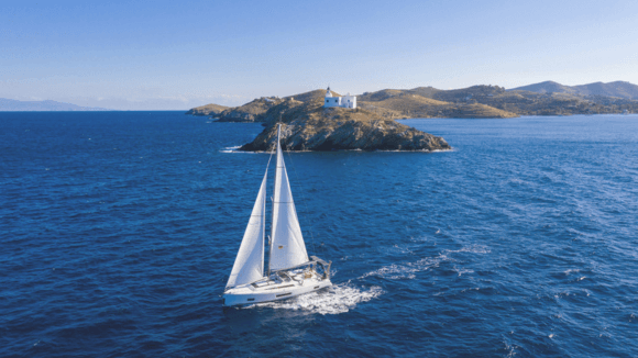 ⛵ Mieten Sie ein Boot, um Santorin zu entdecken