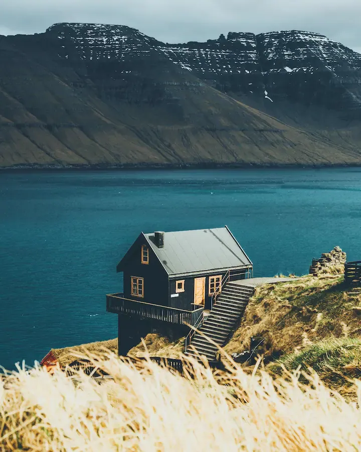 Cabane, Mikladalur