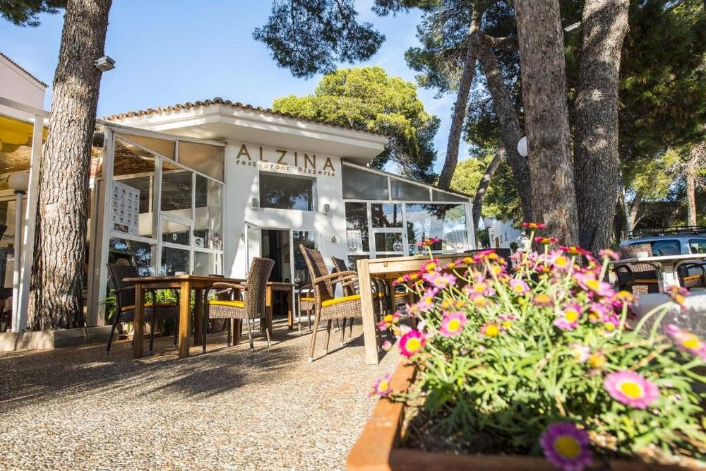 Hostal Alzina