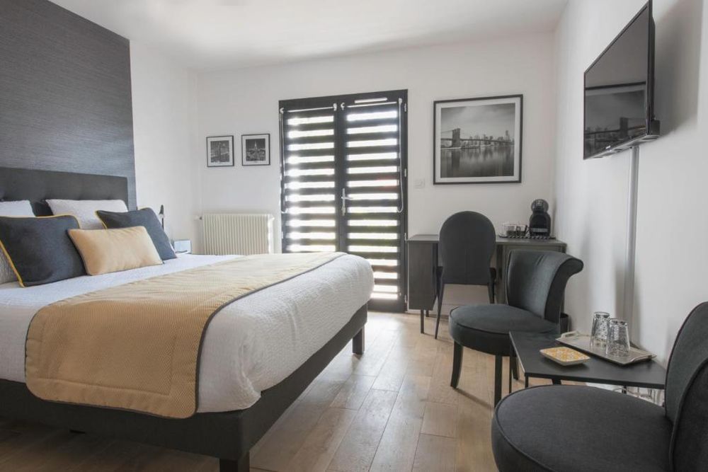 À l’Ombre des Pins