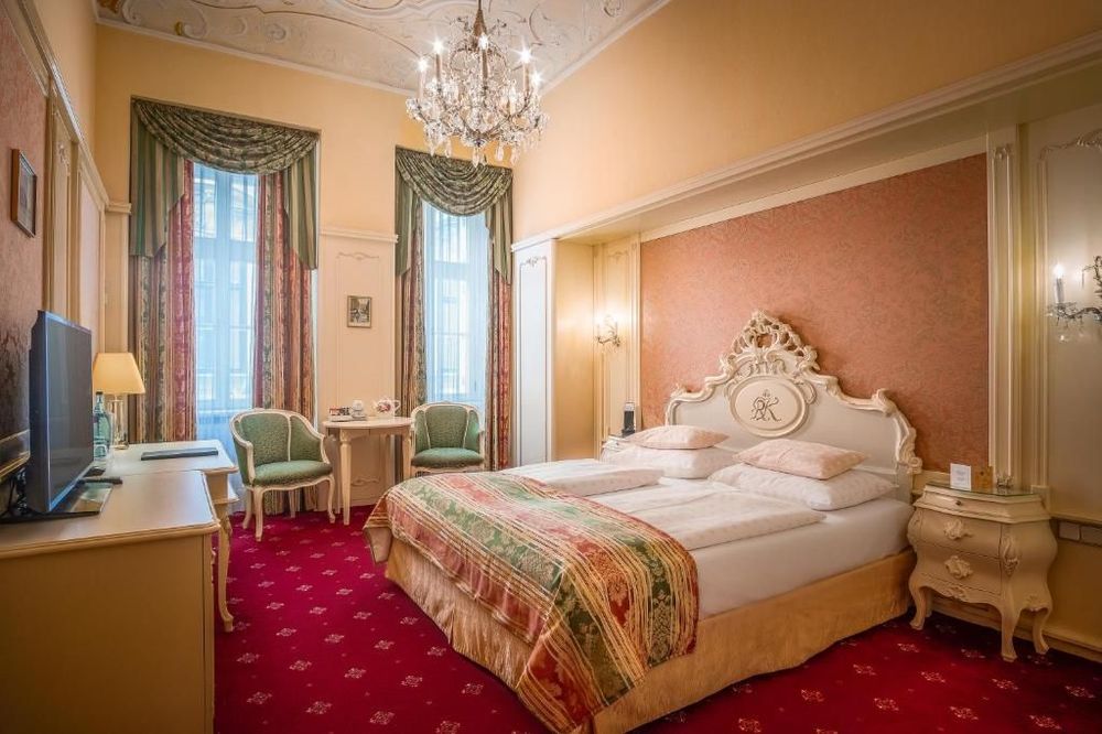 Schlosshotel Römischer Kaiser 4*