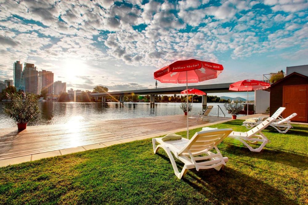 Strandhotel Alte Donau 4*