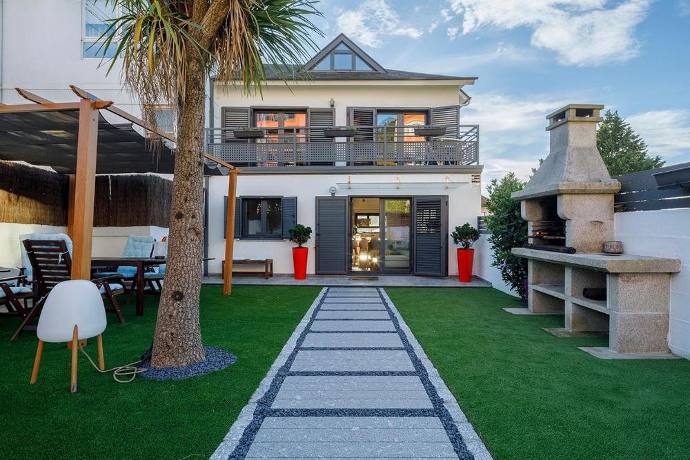Castro House by Pris