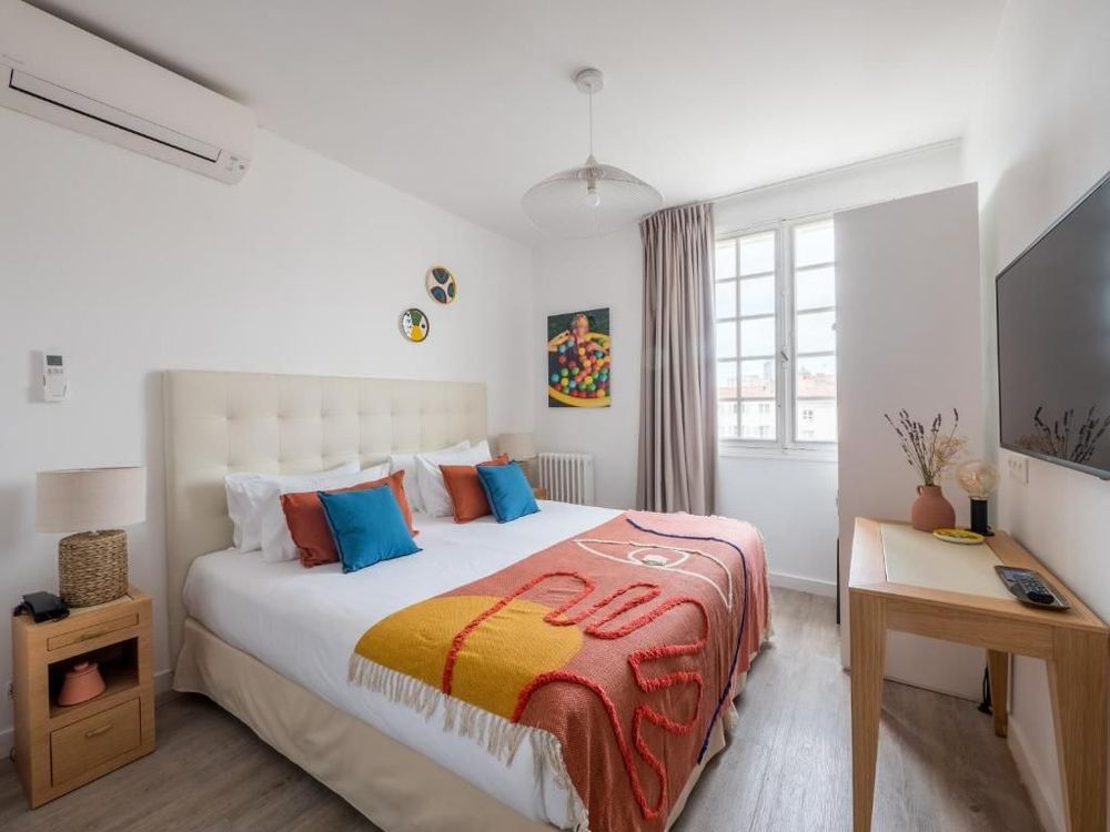 Tour de Nesle La Rochelle Vieux Port 3 etoiles