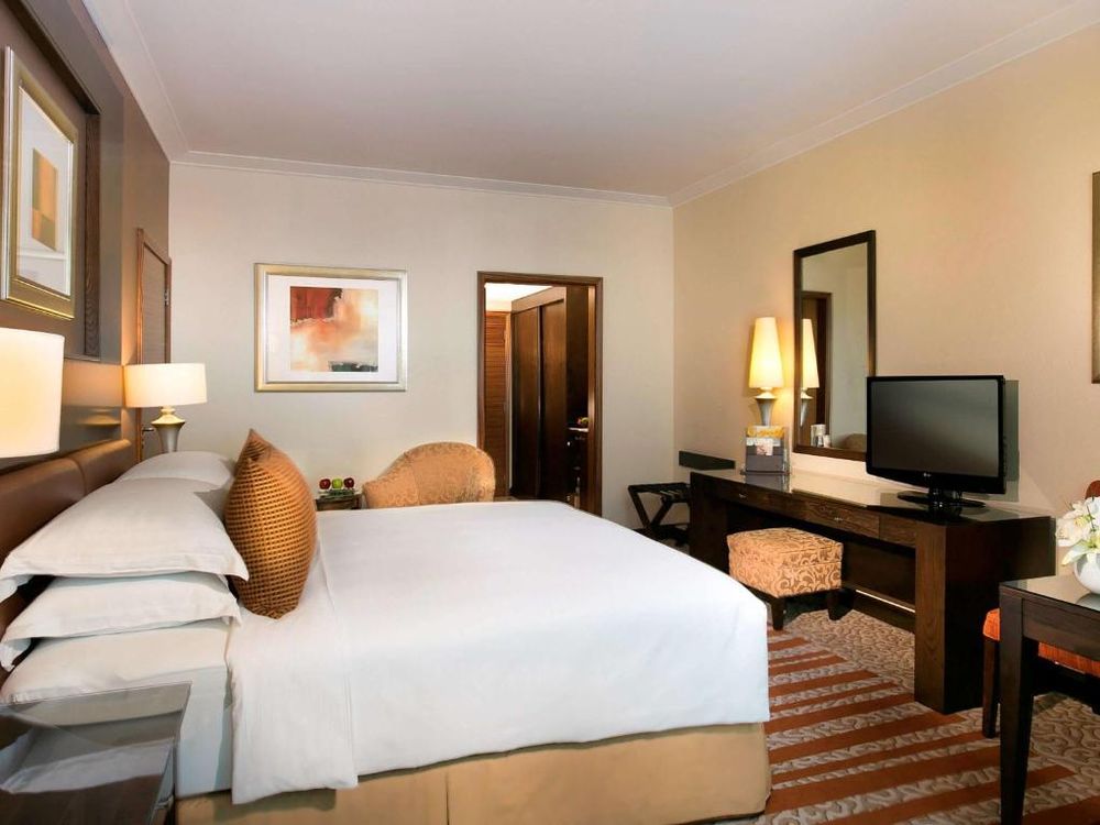 Swissôtel Al Murooj Dubai 5*