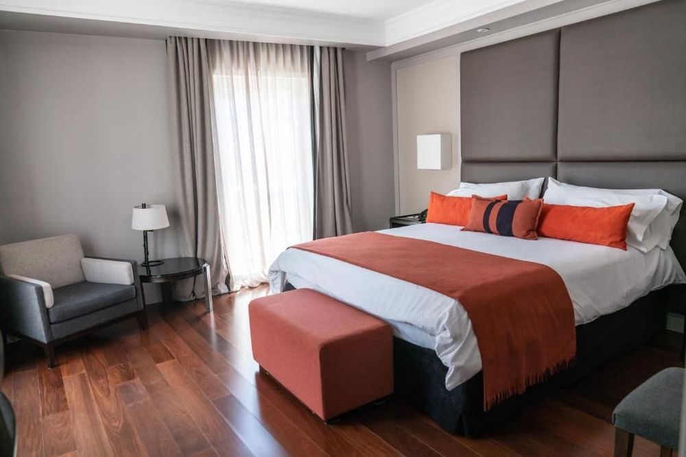 Carles Hotel