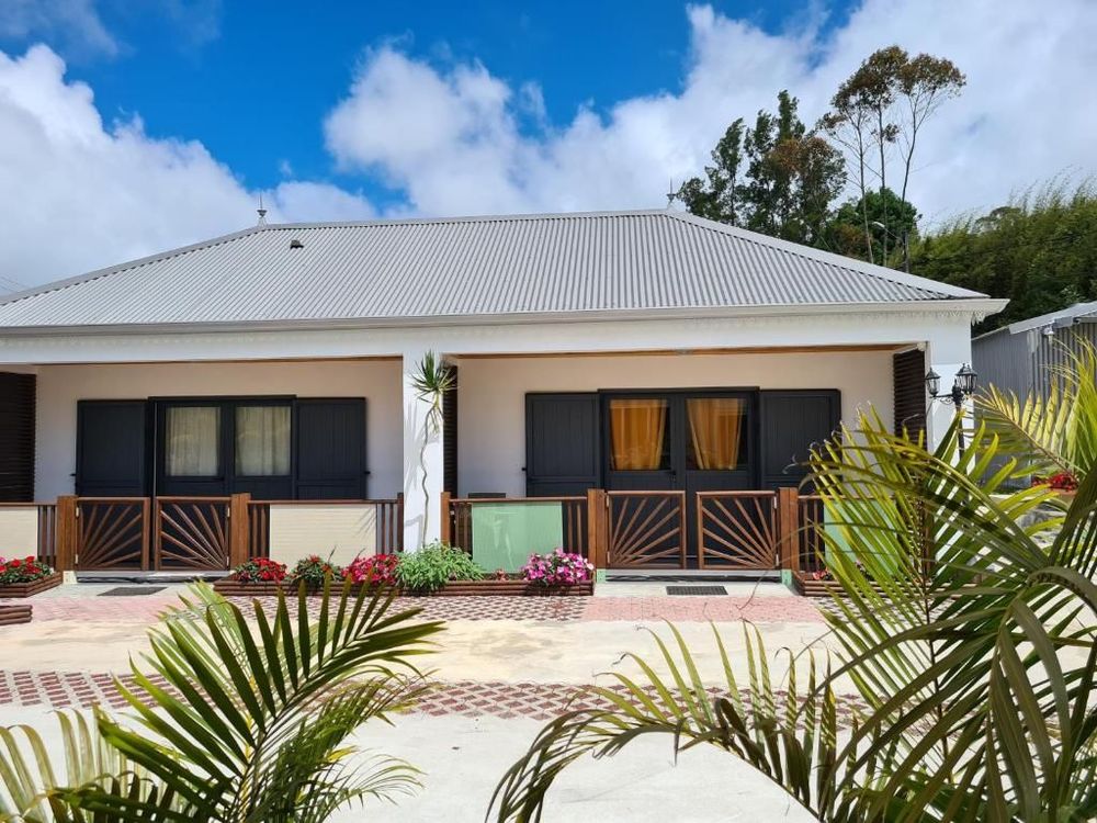 ZIMMER UND TISCHE DES REISENDEN