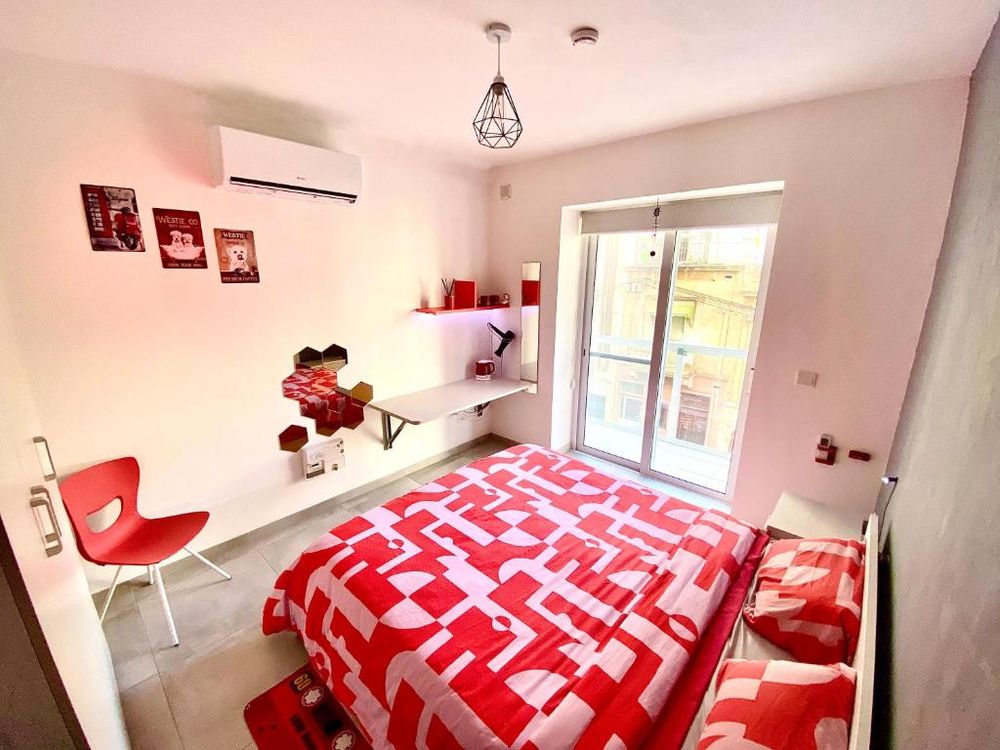 Central Private En-Suite with Balcony in shared residence