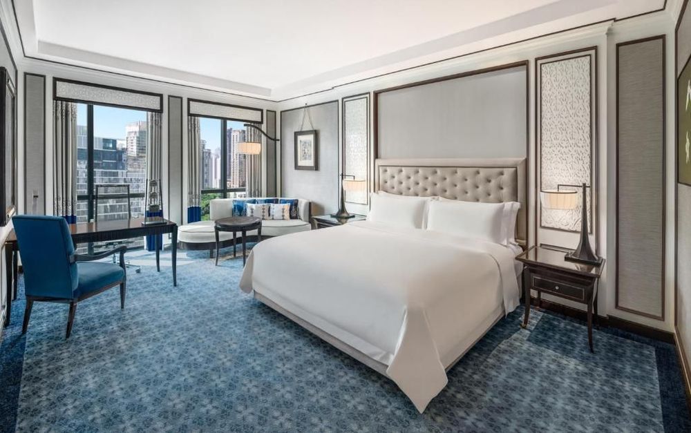 The Athenee Hotel 5*