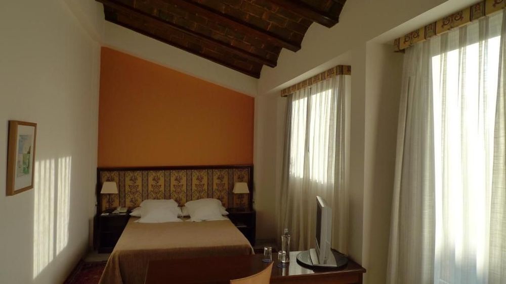 Ad Hoc Monumental 1881