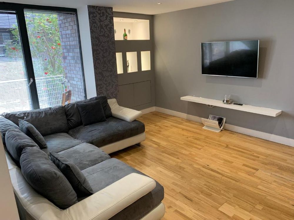 2 Bedroom Apartment - Close to Piccadilly Train Station / Edge of the Northern Quarter