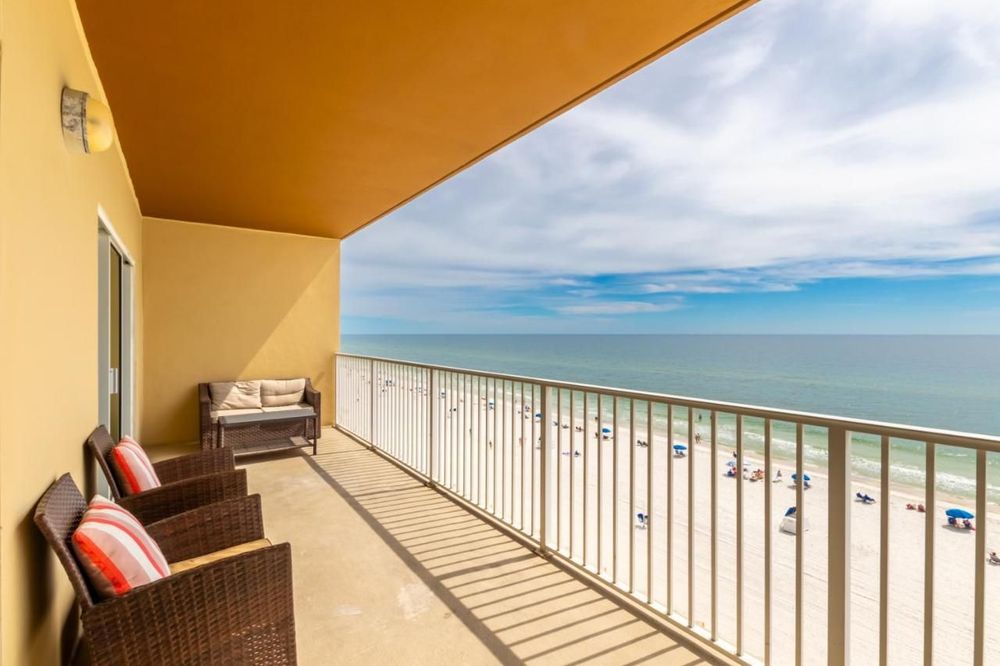 Crystal Shores West 202