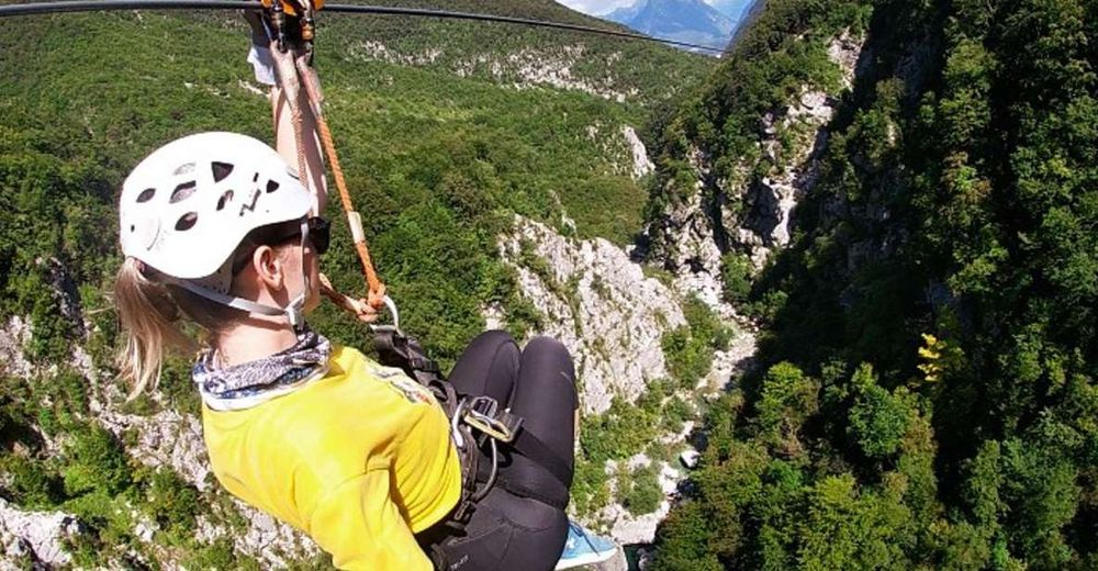 Canyon Učja : le plus grand parc de tyroliennes d'Europe