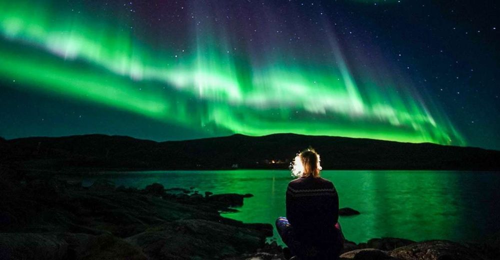 Tromsø: Excursión en minibús en busca de auroras boreales con hoguera