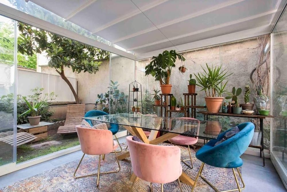 Flat not far from the Colisée metro stop