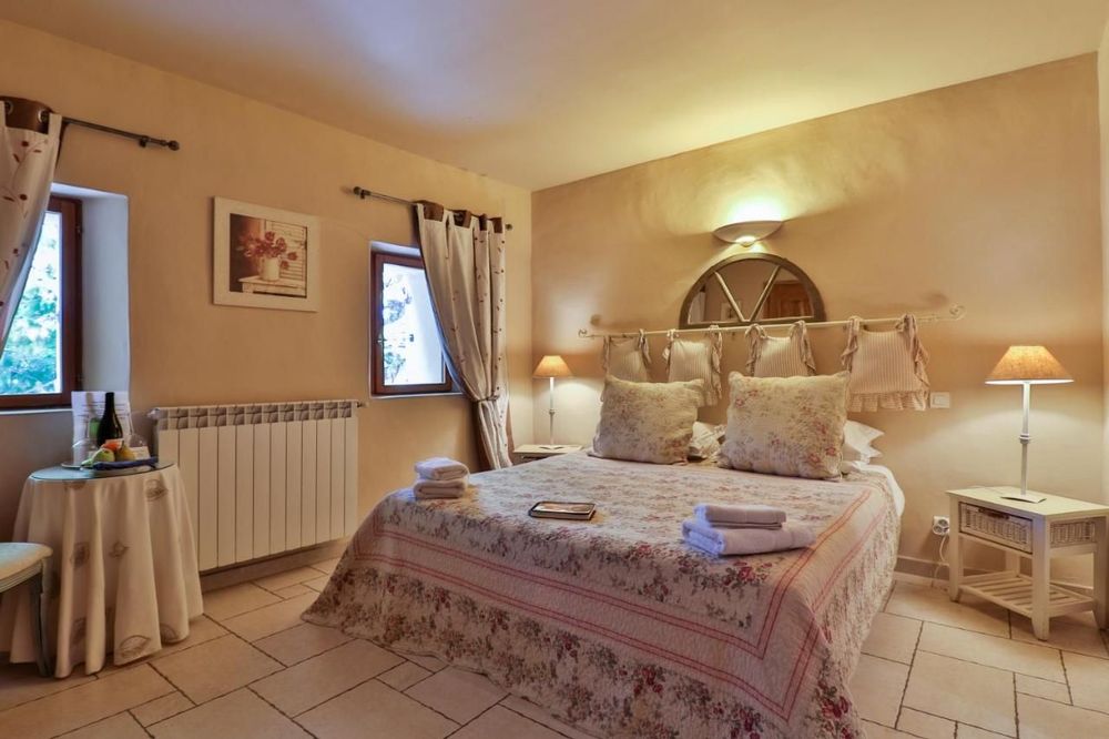 Les Carmes and spa