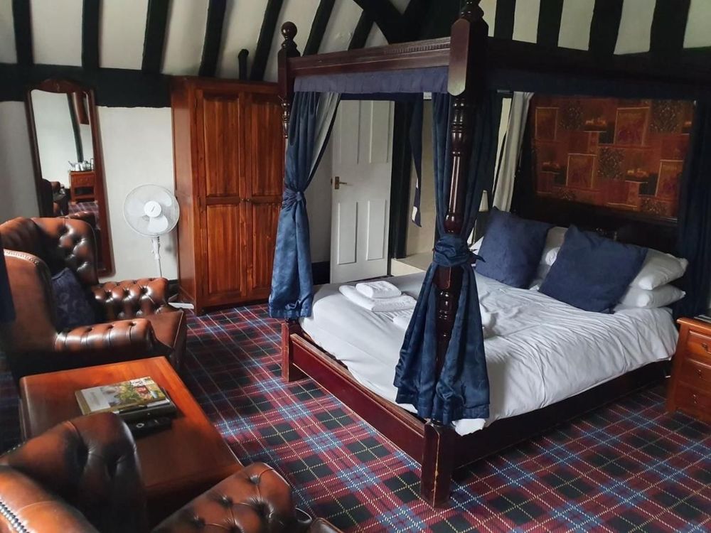 Old Court Hotel & Suites
