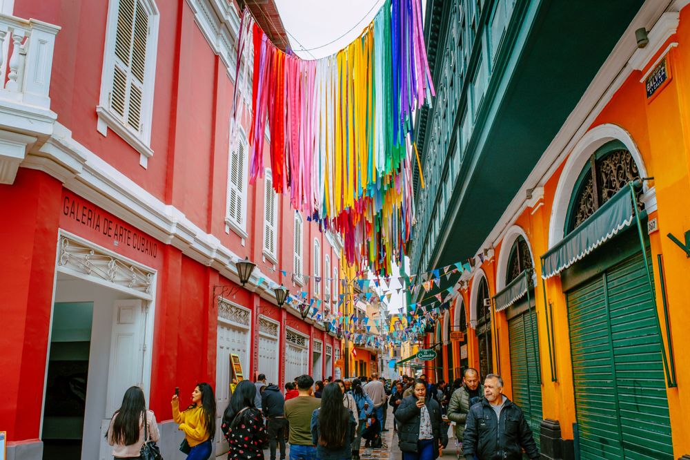 Discover Lima's bohemian and colourful neighbourhoods with a guide
