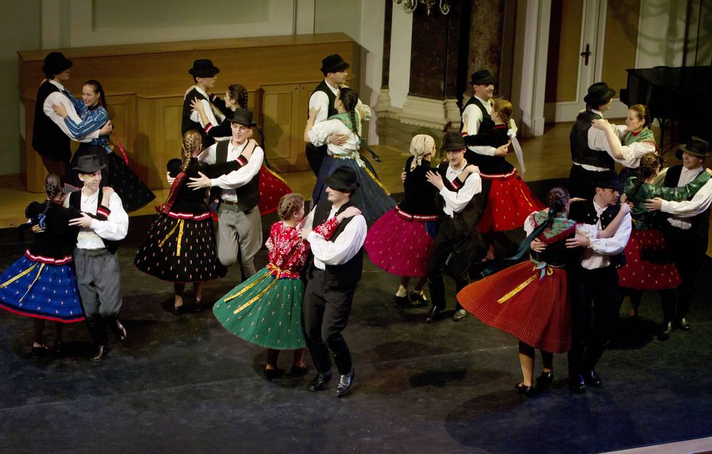 Budapest: cena crucero, música, baile folclórico