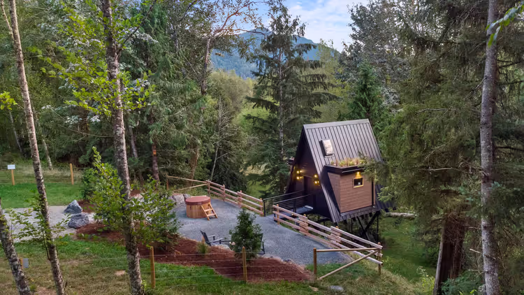 Cabane perchée moderne sur Highland Farm - ©Airbnb