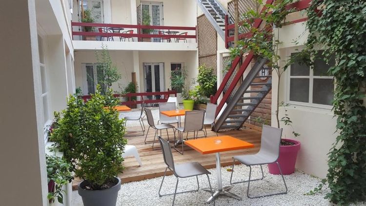 La cour intérieure de l'hôtel