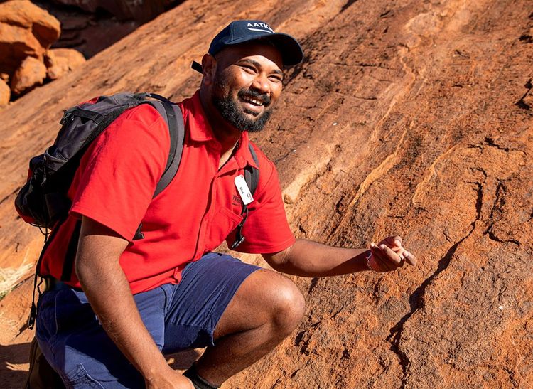 Uluru, une merveille géologique à découvrir avec un guide Aborigène