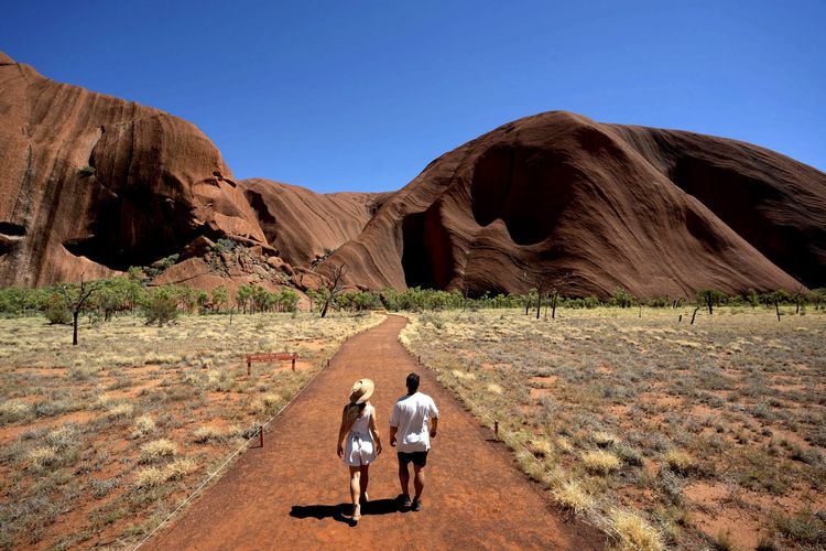 Arrivée à Uluru par l’un des chemins d’accès au rocher