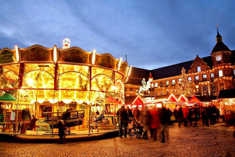 Le manège sur la Burgplatz, pendant le marché de Noël