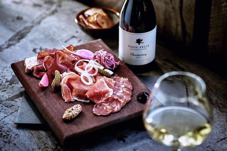 Dégustation de charcuterie et de vin blanc chez Vasse Felix