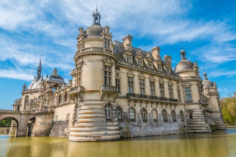 Le château de Chantilly dans l'Oise, France © Calapre Pocholo /123RF