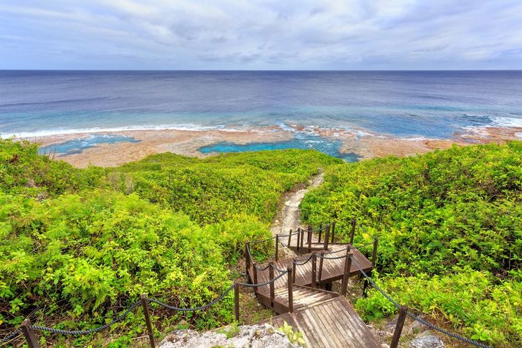Ponton menant à la barrière de corail de Hikutavake, Niue
