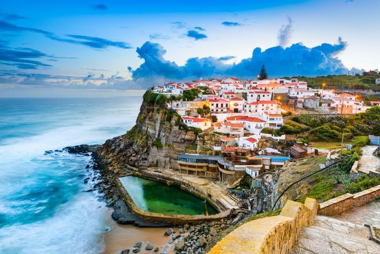 Azenhas do mar © Sean Pavone 2016/123RF