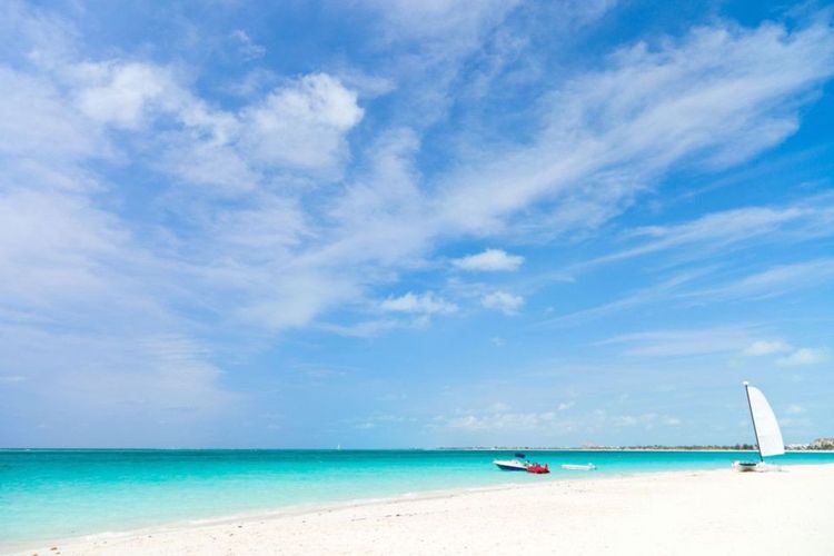 Grace Bay dans les îles Turques-et-Caïques - © shalamov/123RF