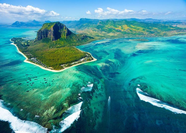 La cascade sous-marine à L'île Maurice - © myroslava/123RF