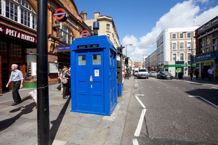 Un TARDIS dans les rues de Londres © ints/123RF