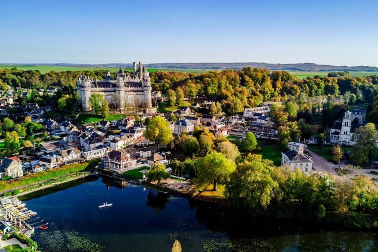 Vue sur la ville et le château de Pierrefonds dans l'Oise - © Jacek Sopotnicki / 123RF