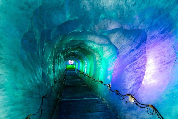 La grotte de glace de Chamonix en France © Zdenek Matyas /123RF