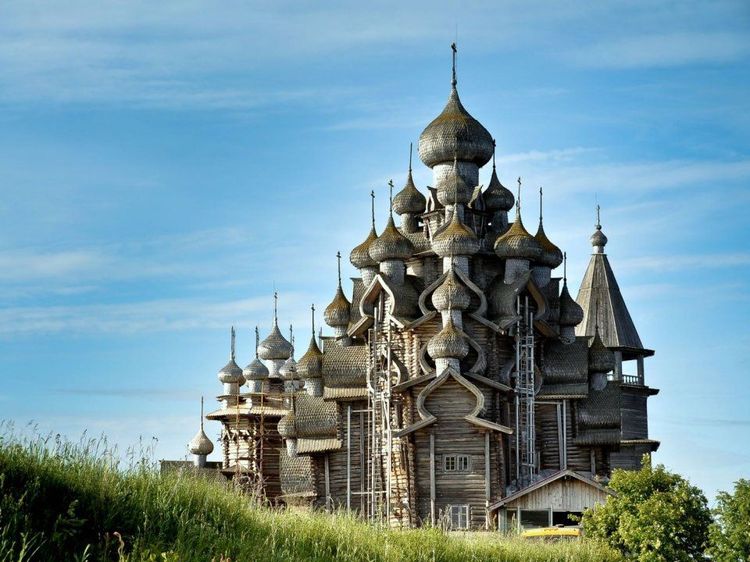 Eglises en bois de Kiji, Russie © Jejim / 123RF