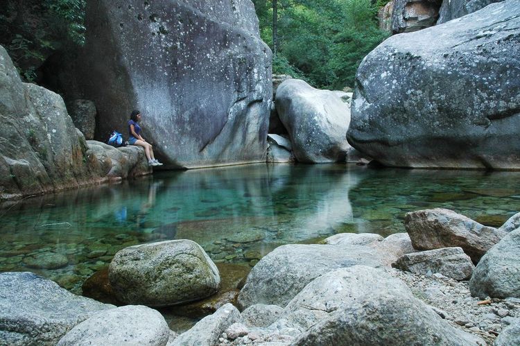 Une des piscines naturelles des cascades de Purcaraccia © salajean /123RF