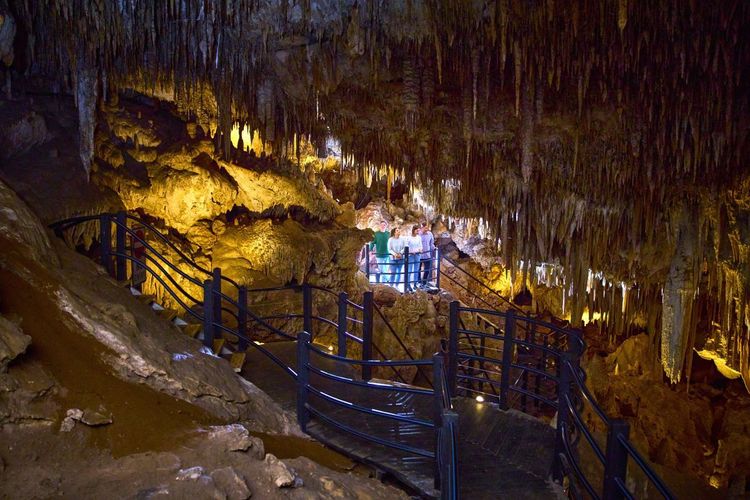 A l'intérieur de la grotte Ngilgi