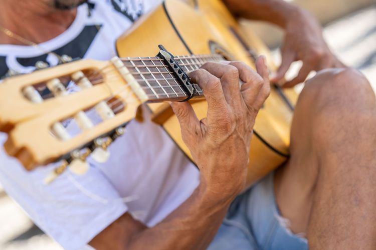 La guitare s'enseigne dans les écoles de musique de Grenade