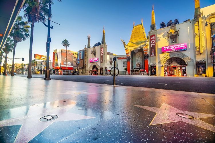 Sur Hollywood Boulevard, le Chinese Theater qu'on nomme aussi Grauman's Chinese Theater