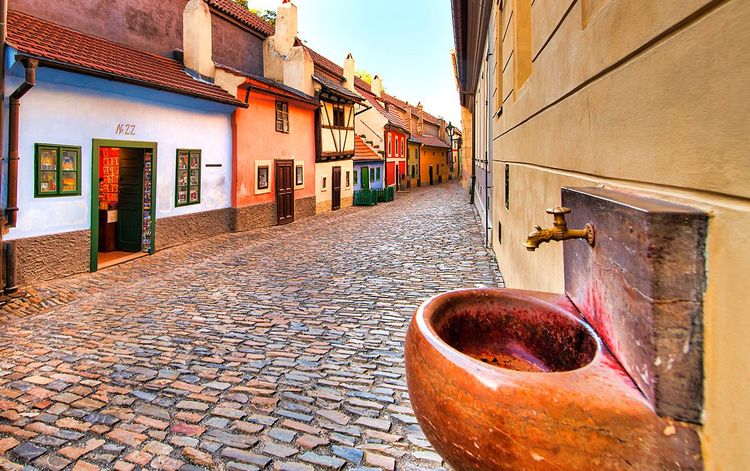 La ruelle d'or, et ces maisonnettes dont certaines se visitent.