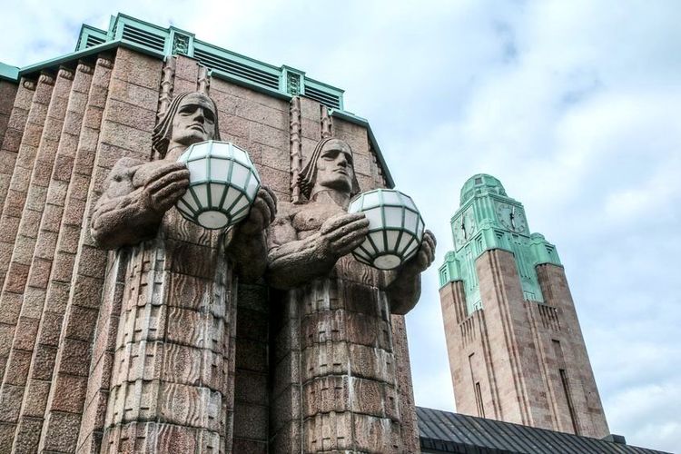 La gare d'Helsinki, un exemple puissant du Jugendstil, Art nouveau tardif.