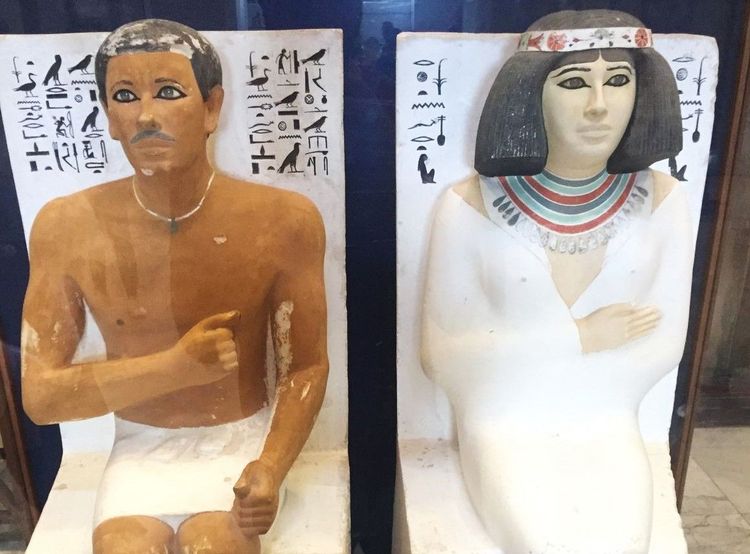 Les statues de Rahotep et de Nofret font partie des incontournables du musée de la place Tahir