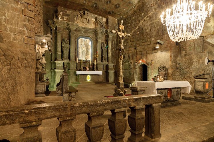 La chapelle sousterraine est la quintessence de la présence humaine dans ces mines